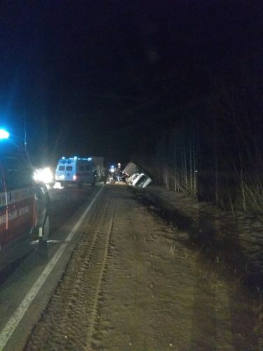 Под Ухтой произошел наезд на стоящий на обочине автобус